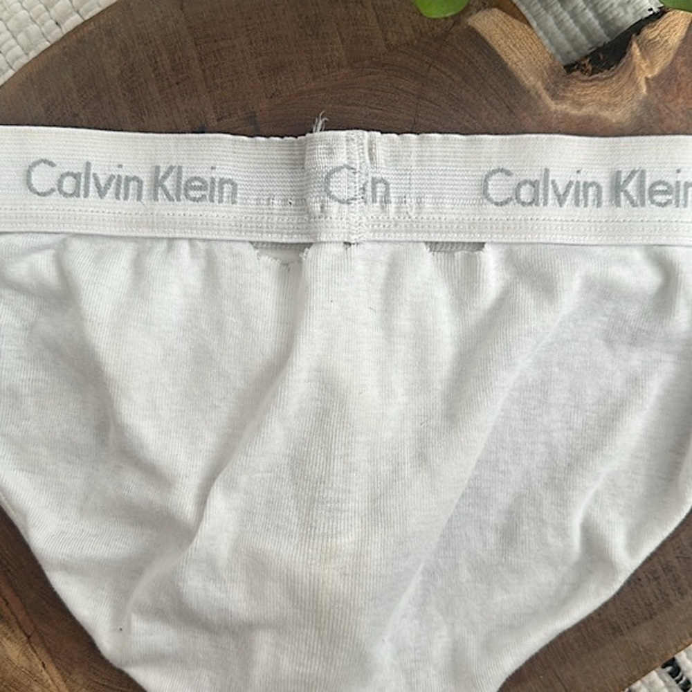 Calvin Klein - Picture 7 of 17